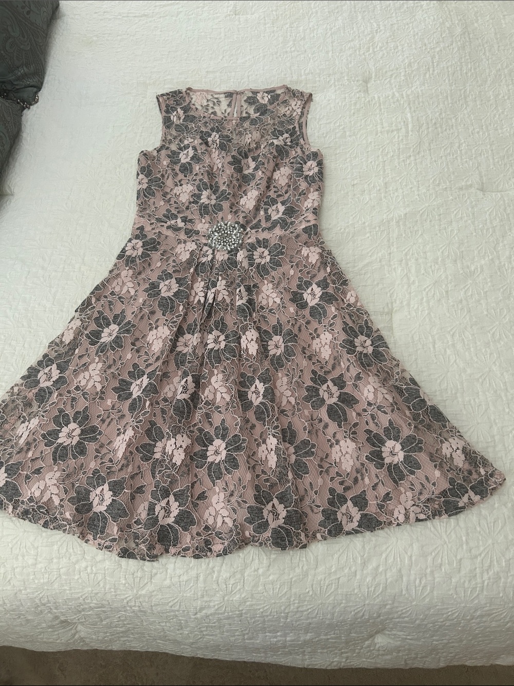 Adrianna Papell Lovely
Blush Pink Lace